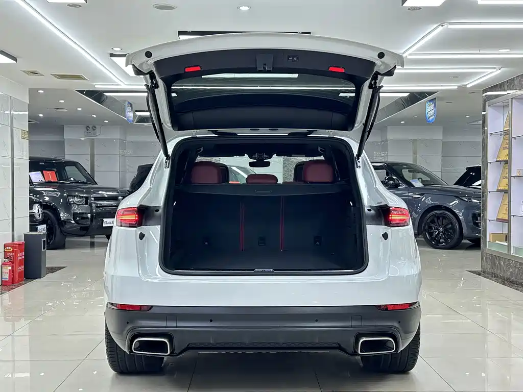 Porsche Cayenne — миниатюра 7