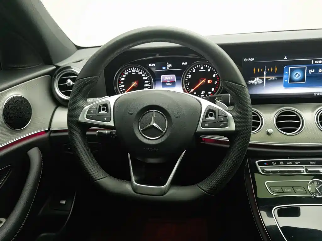 Mercedes-Benz E-Class — миниатюра 11