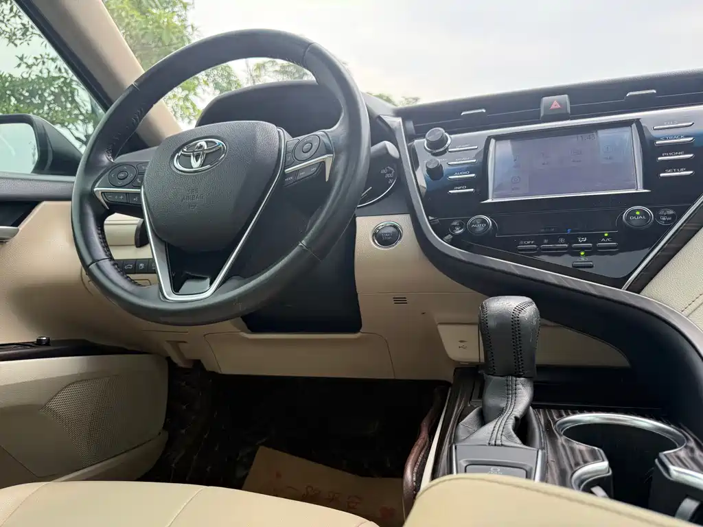 Toyota Camry — миниатюра 7
