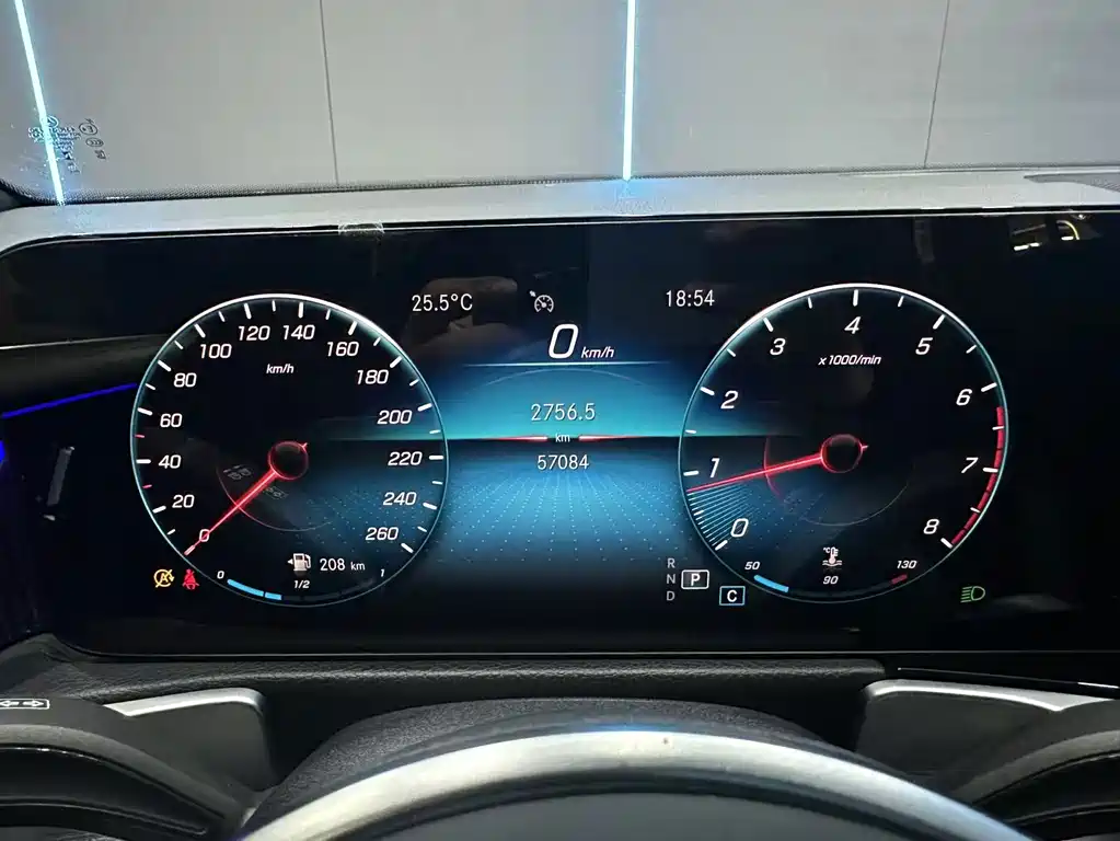 Mercedes-Benz GLB — миниатюра 12