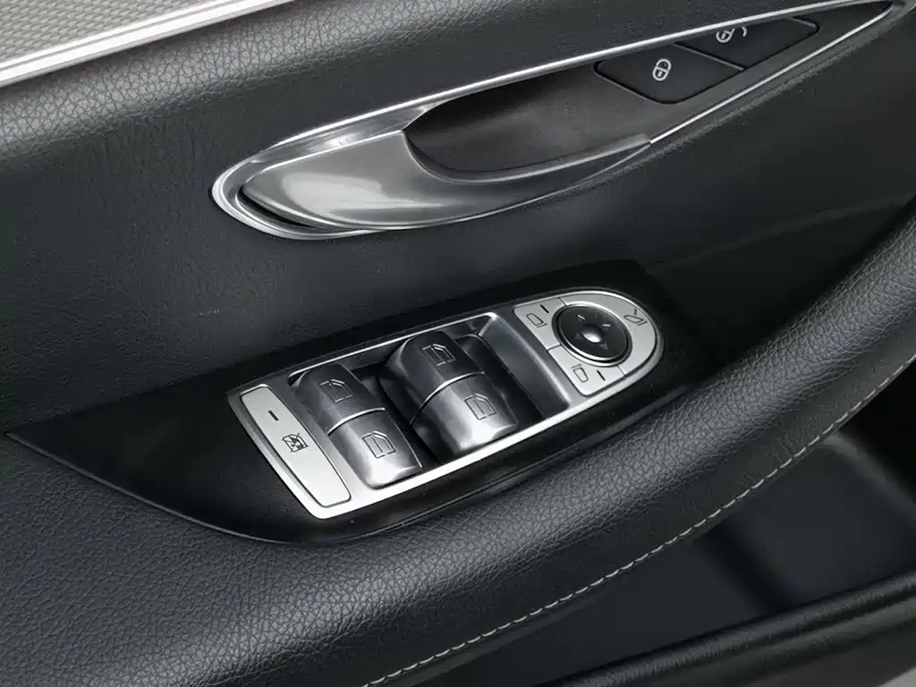 Mercedes-Benz E-Class — миниатюра 9