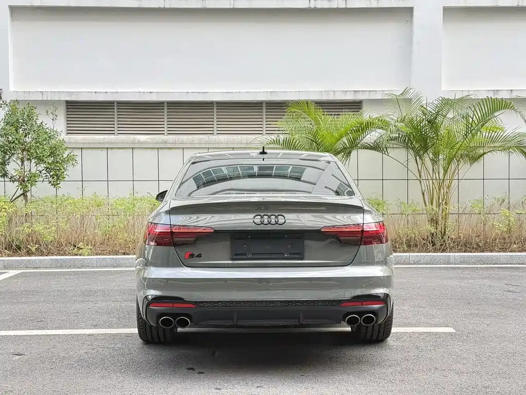 AUDI S4