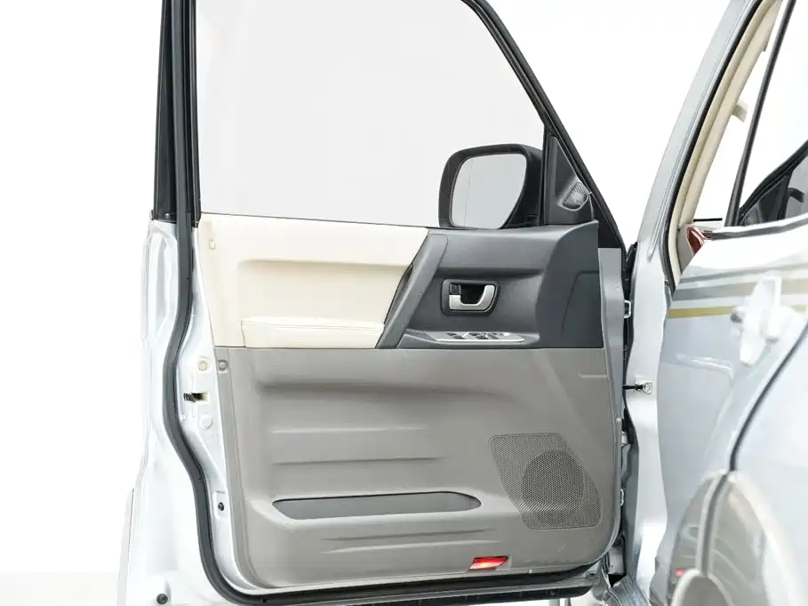 Mitsubishi Pajero — миниатюра 14