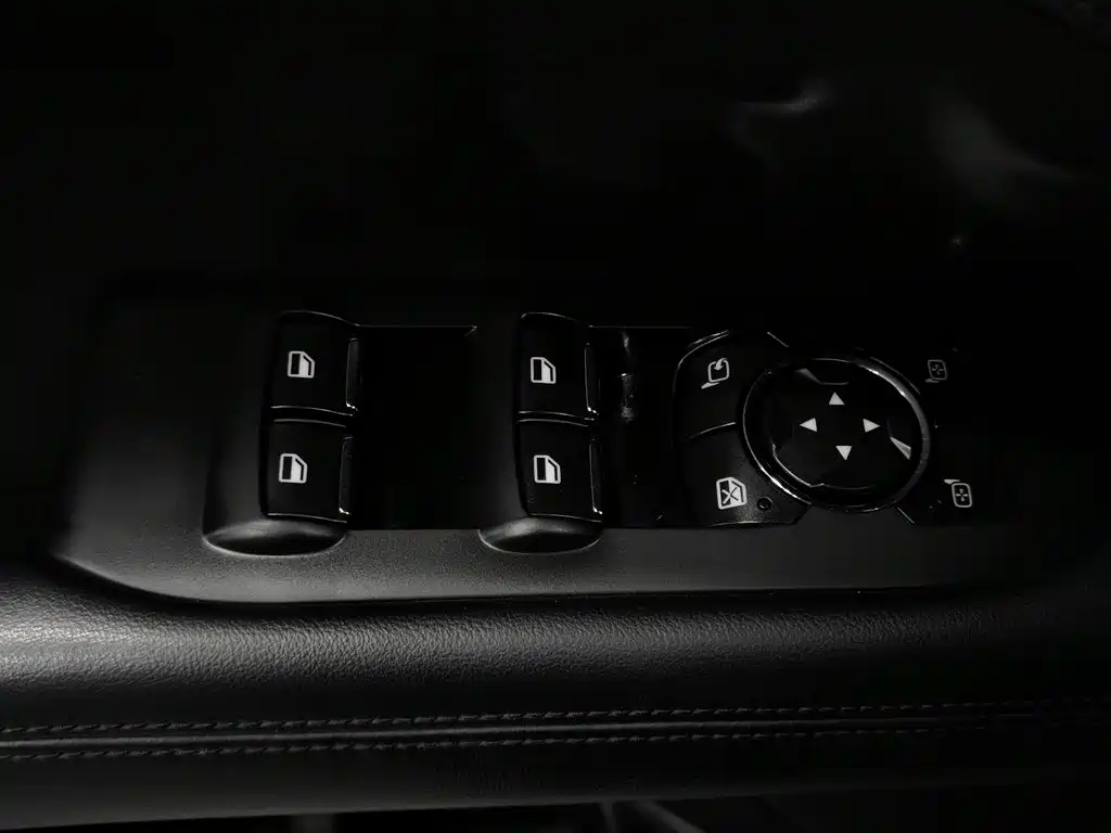 Lincoln MKZ — миниатюра 9