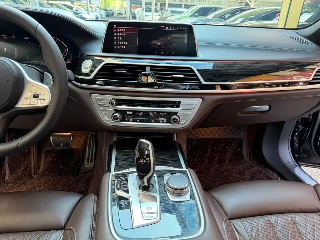 BMW 7 Series — миниатюра 18