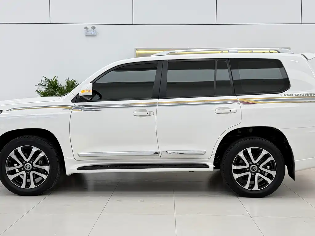 Toyota Land Cruiser 2012 4.0L AT VX