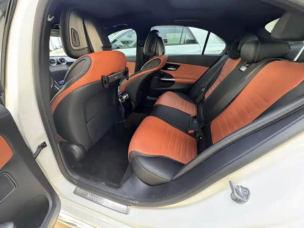 Mercedes-Benz C-Class — миниатюра 8