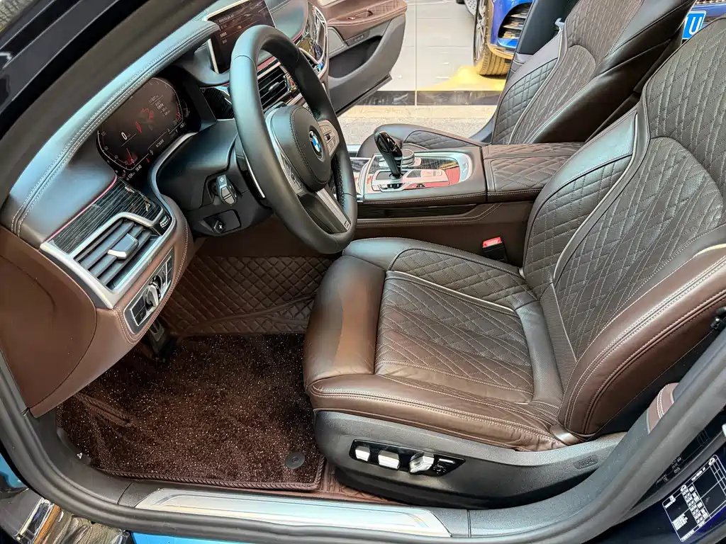 BMW 7 Series — миниатюра 12