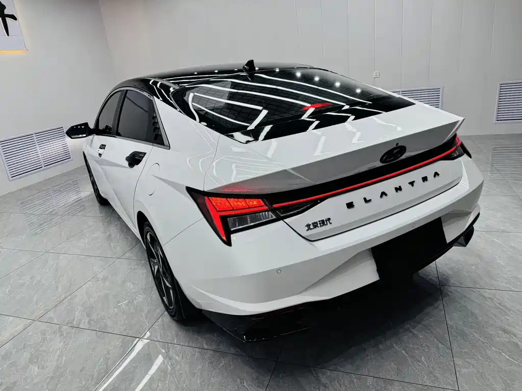Hyundai Elantra — миниатюра 6