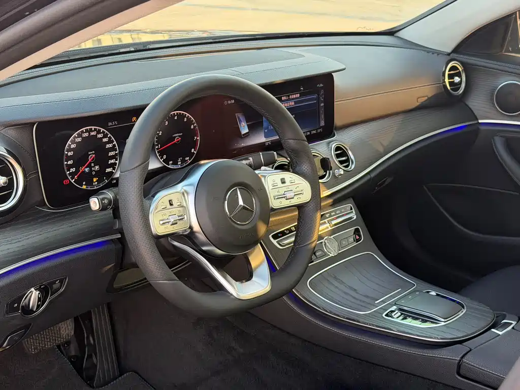Mercedes-Benz E-Class — миниатюра 9