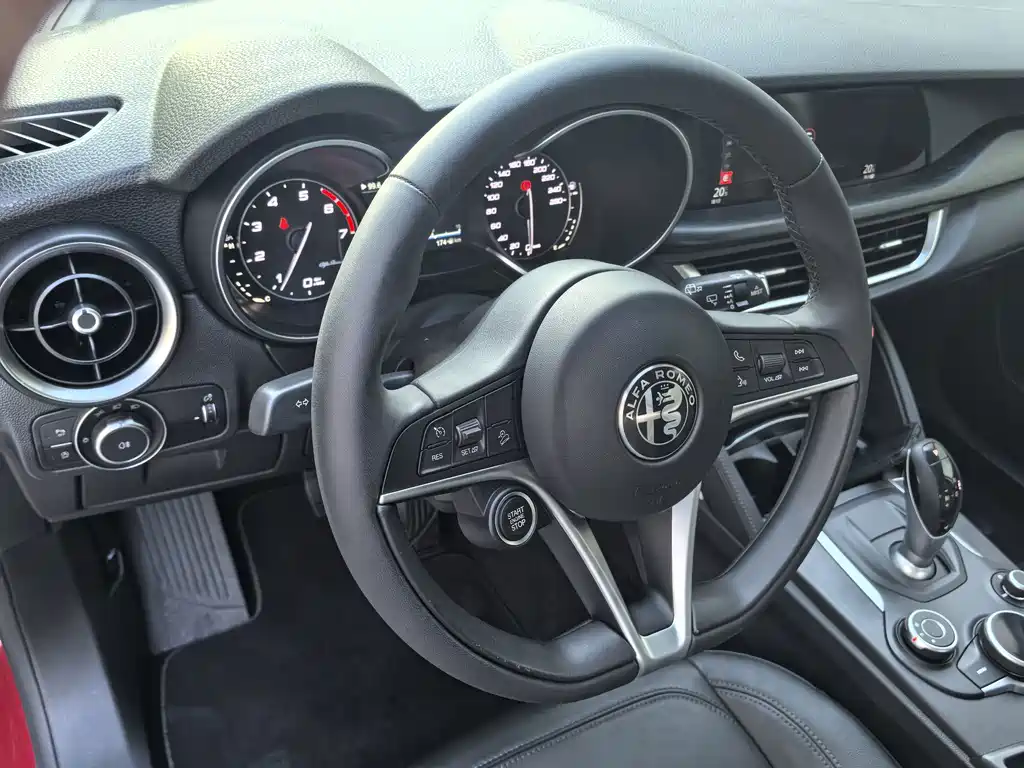 Alfa Romeo Stelvio — миниатюра 21