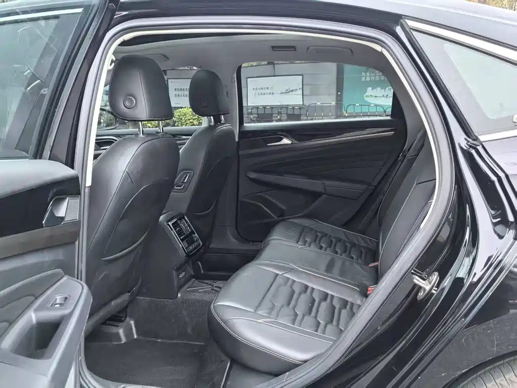 VOLKSWAGEN PASSAT NEW ENERGY