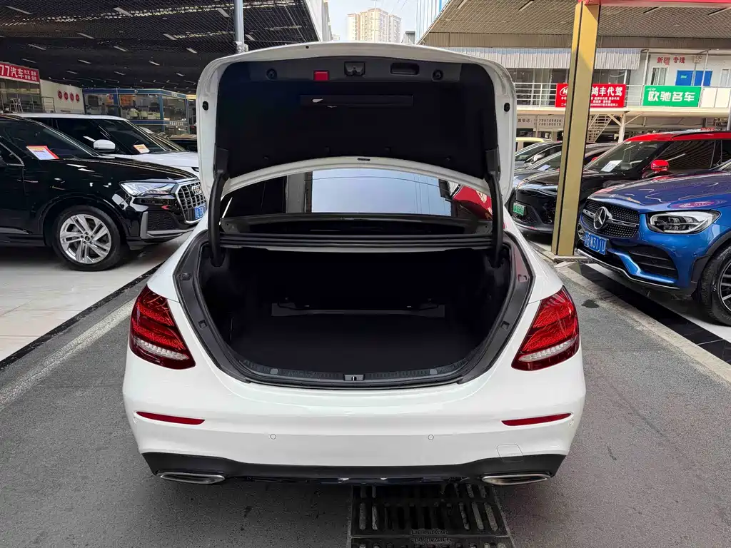 Mercedes-Benz E-Class (Import) — миниатюра 28