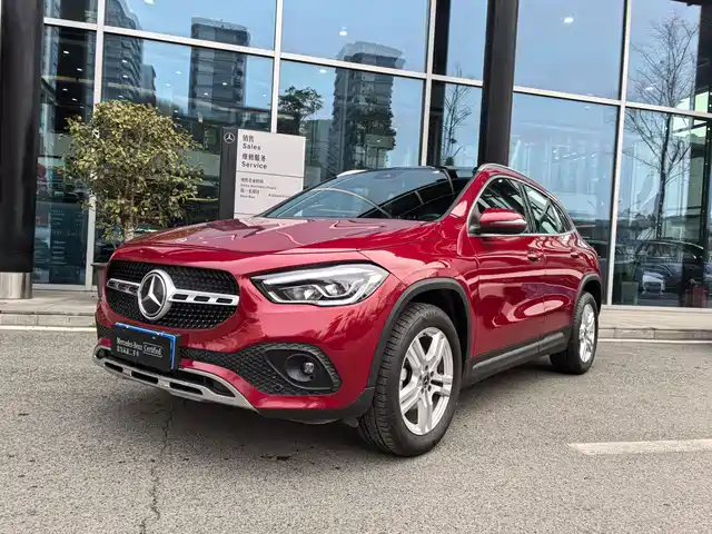MERCEDES-BENZ GLA