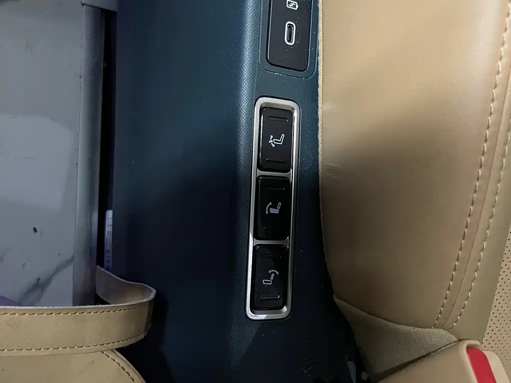 GAC Motor Trumpchi E8 PHEV — миниатюра 18