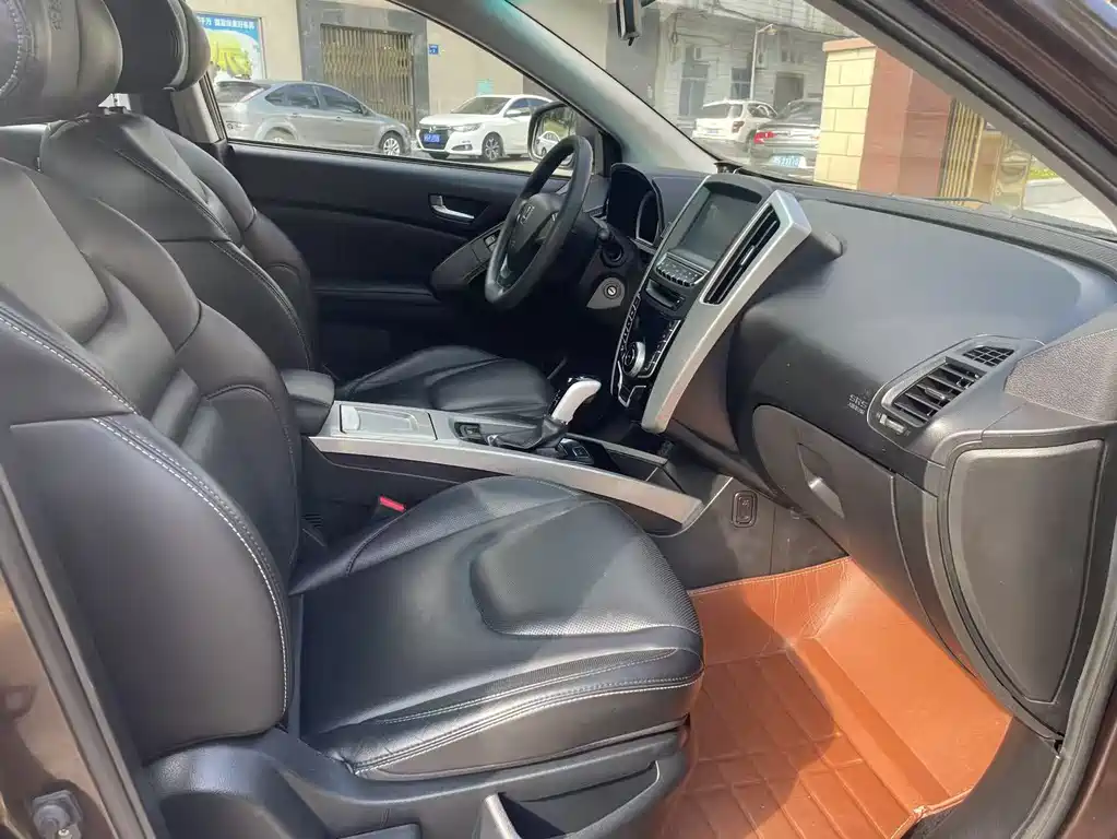 LUXGEN EXCELLENT 6 SUV