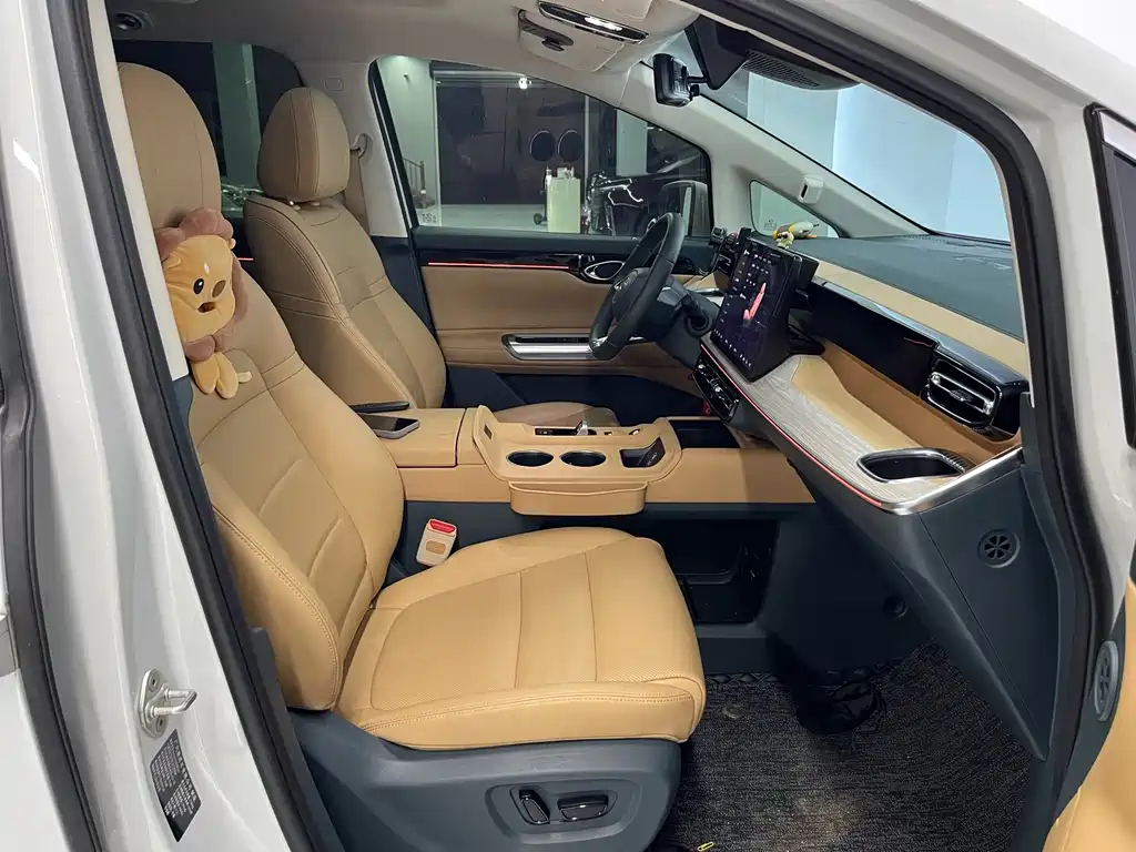 GAC Motor Trumpchi E8 PHEV — миниатюра 11