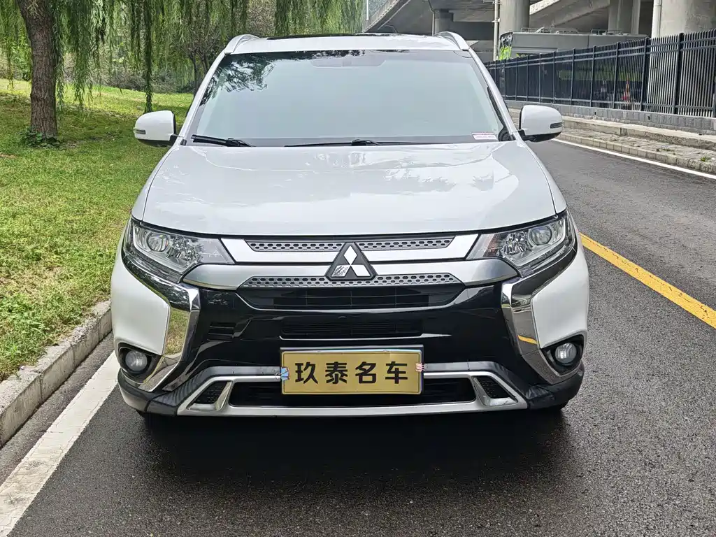 Mitsubishi Outlander — миниатюра 3