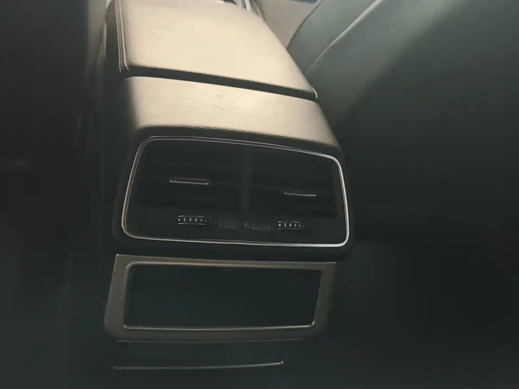 Audi A6L New Energy — миниатюра 10