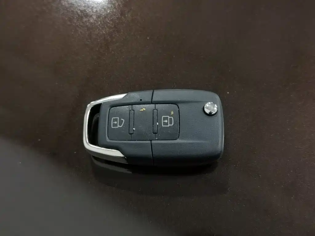Luxgen U6 — миниатюра 19