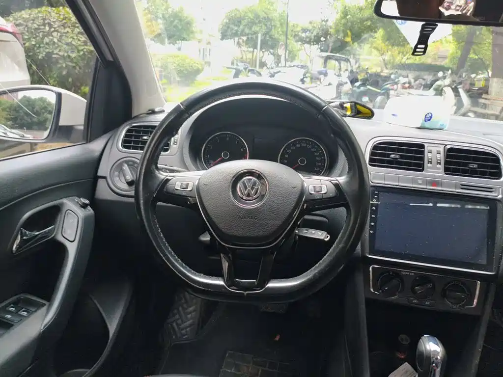 Volkswagen Polo — миниатюра 12