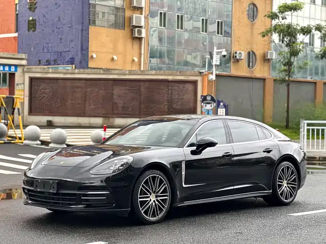 PORSCHE PANAMERA 2018