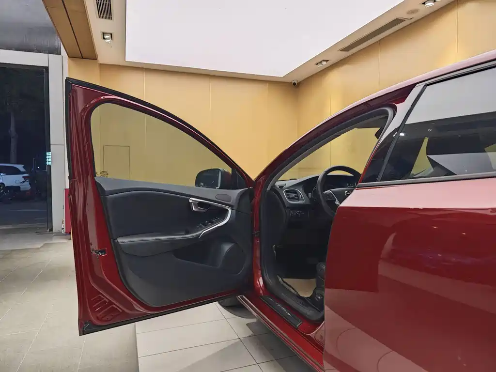 Volvo V40 — миниатюра 7