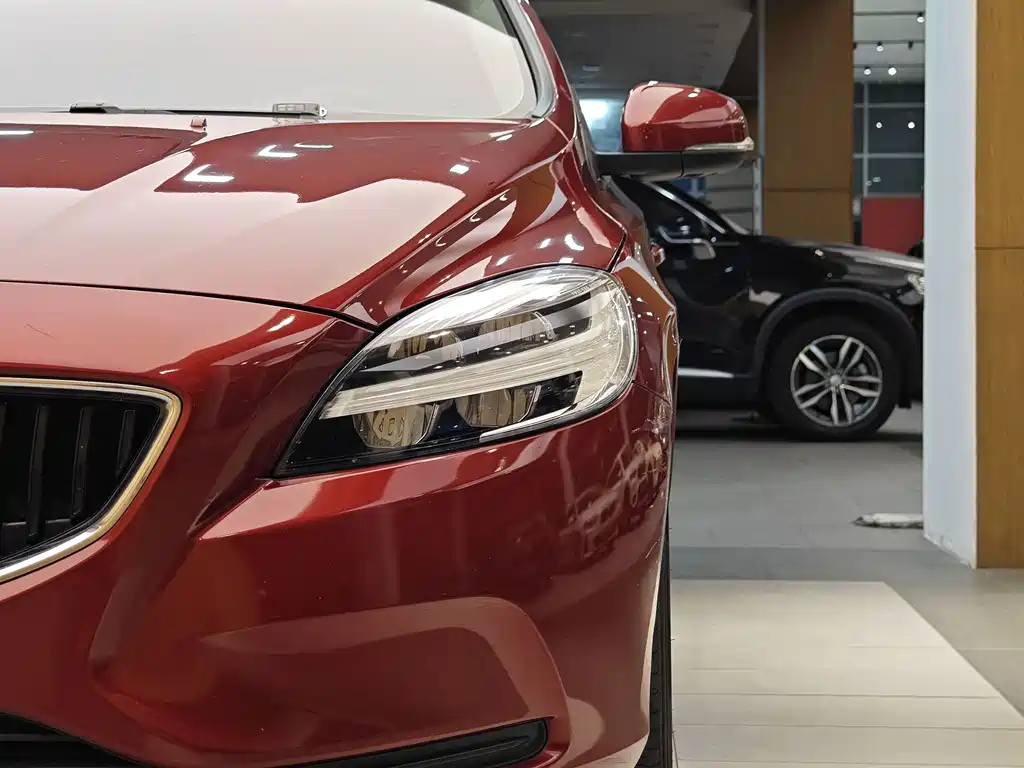 Volvo V40 — миниатюра 2