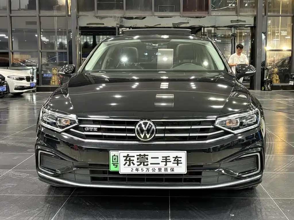 Volkswagen Magotan PHEV — миниатюра 3