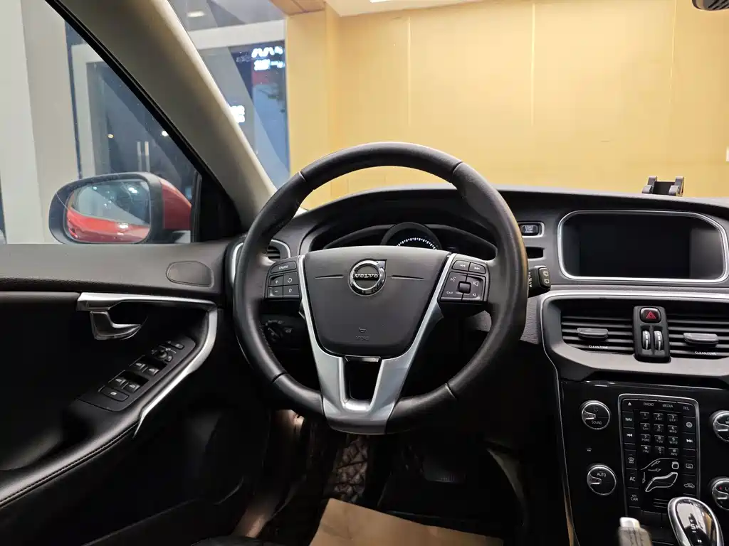 Volvo V40 — миниатюра 14