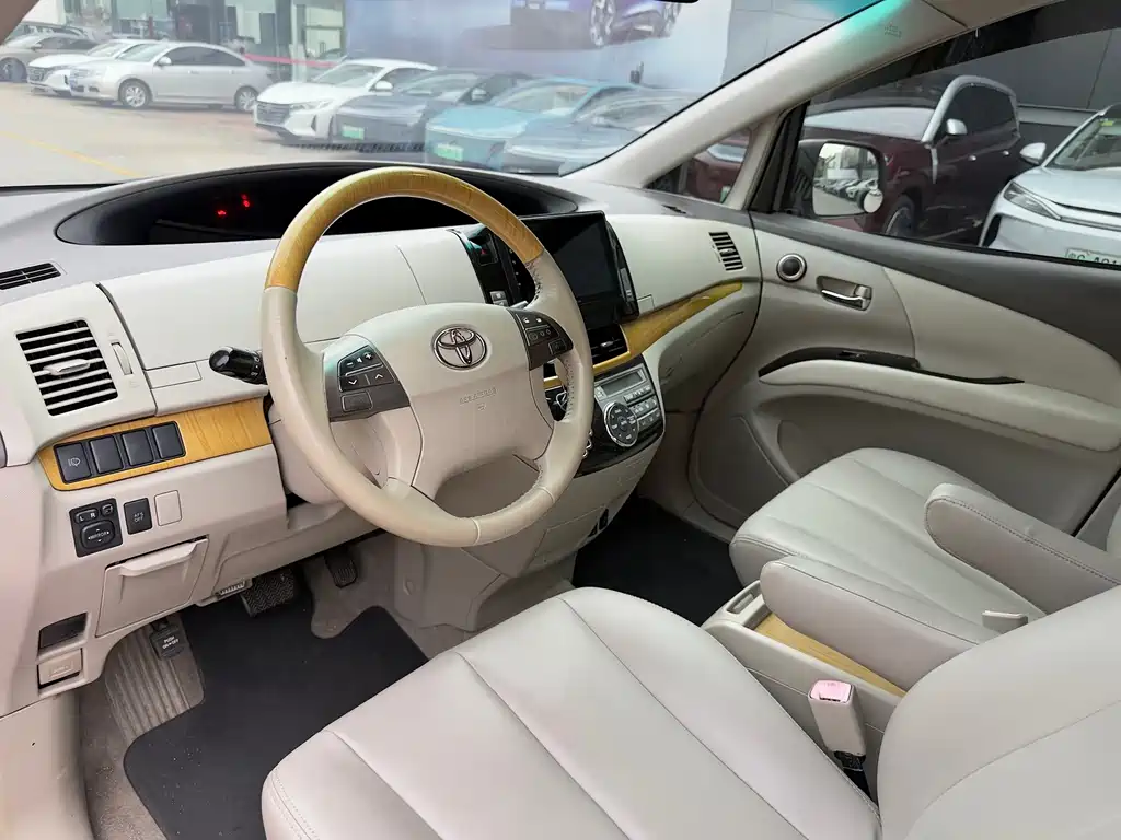 Toyota Previa — миниатюра 6
