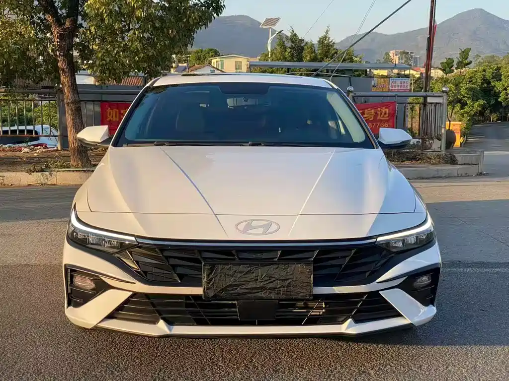 HYUNDAI ELANTRA