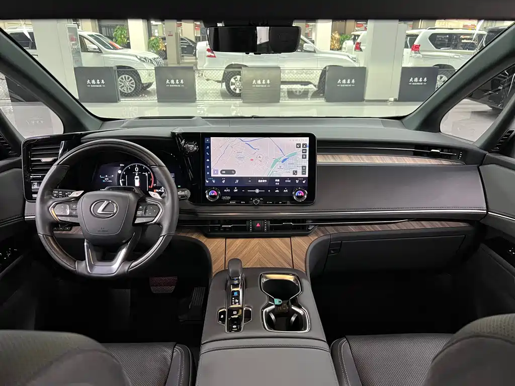 Lexus LM — миниатюра 16