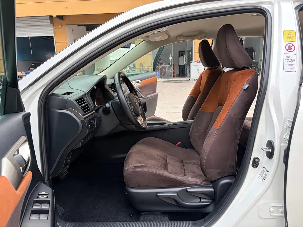 Lexus CT — миниатюра 5