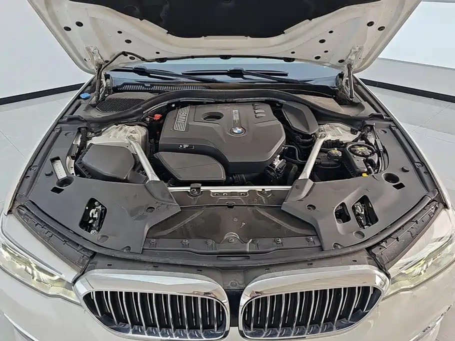 BMW 5 Series — миниатюра 9