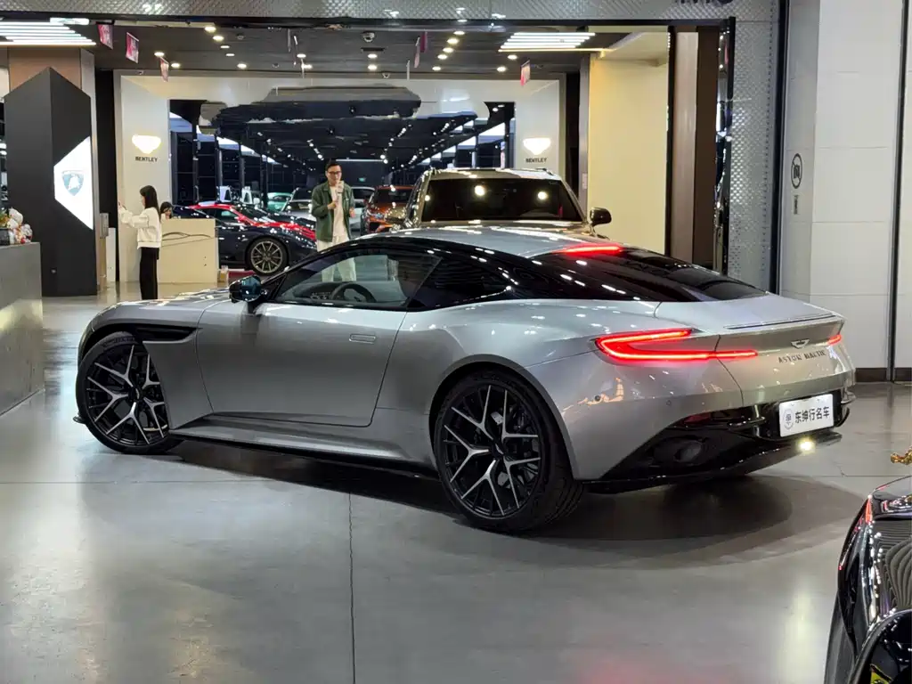 Aston Martin DB12 — миниатюра 4