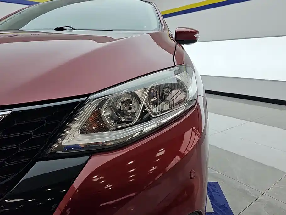 Nissan Tiida — миниатюра 5