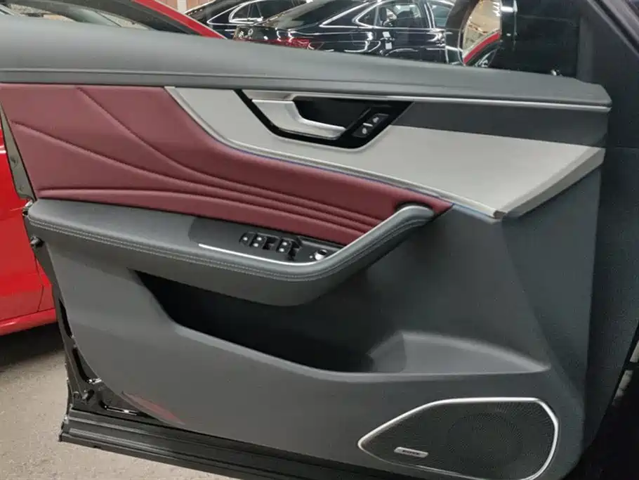 Hongqi HS5 2025 2.0T Pro