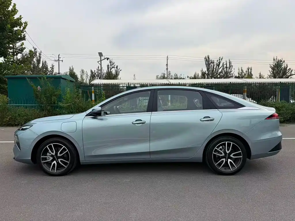 Roewe D6 — миниатюра 7