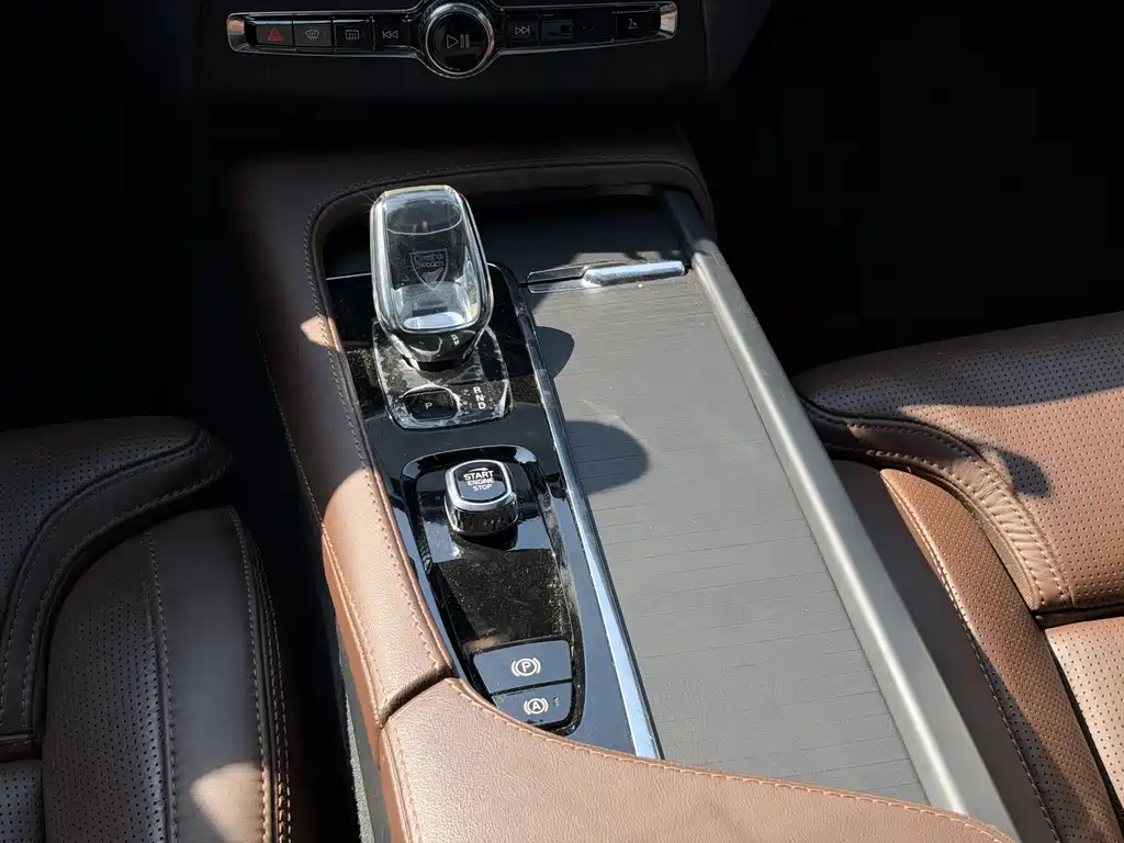 Volvo XC90 — миниатюра 10