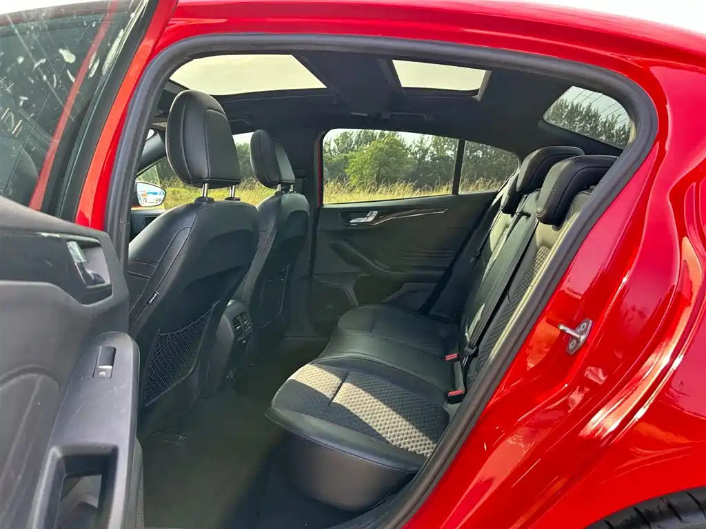 Ford Focus 2019 EcoBoost 180 AT ST Line