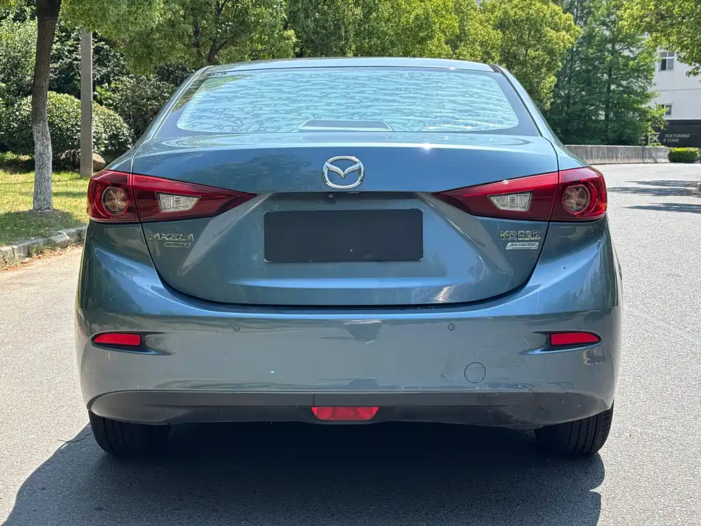 Mazda Mazda3 3 2016 1.5L AT Luxury