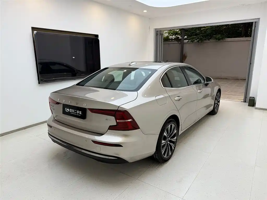 Volvo S60 2025 B4 Luxury