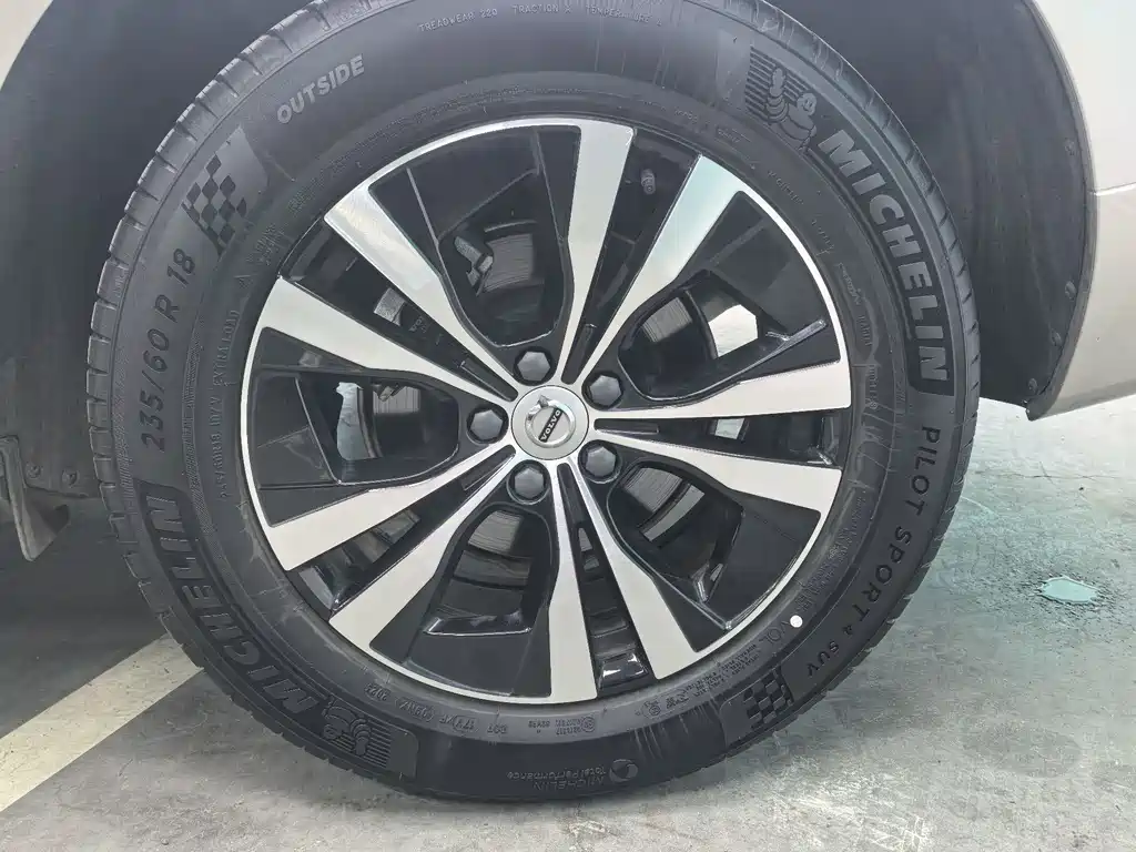 Volvo XC60 2024 B5 Sport