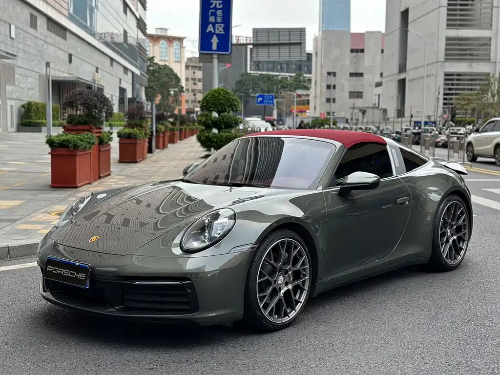 PORSCHE 911
