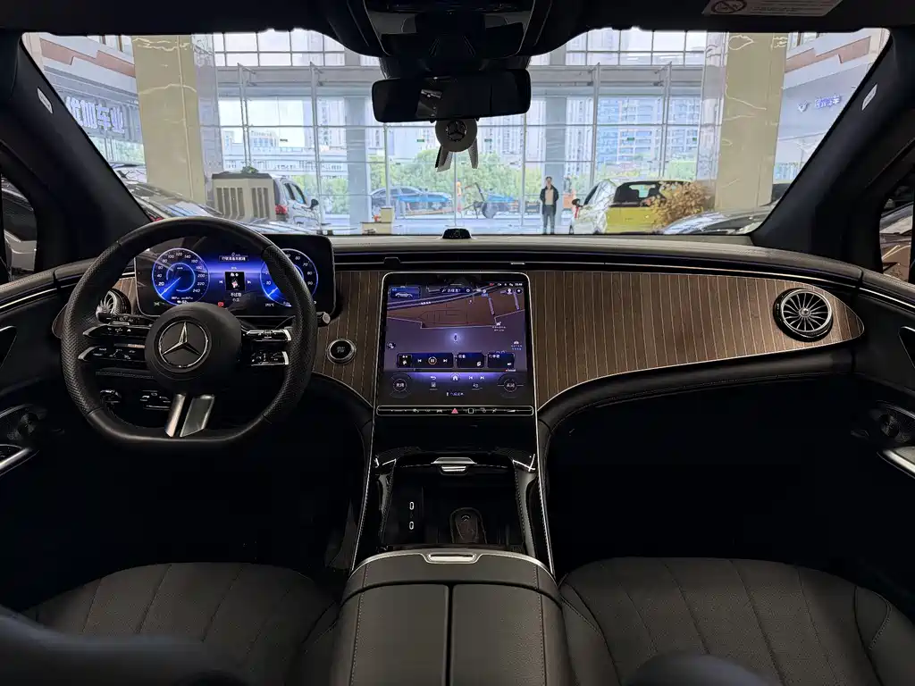 MERCEDES-BENZ EQE SUV