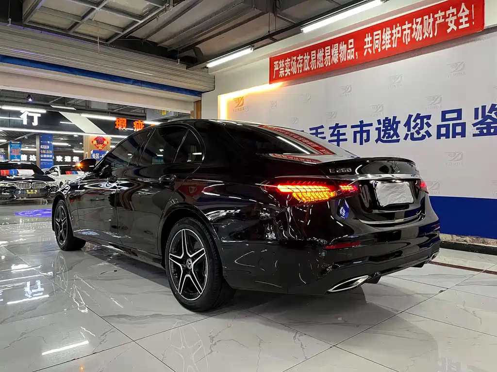 MERCEDES-BENZ E CLASS