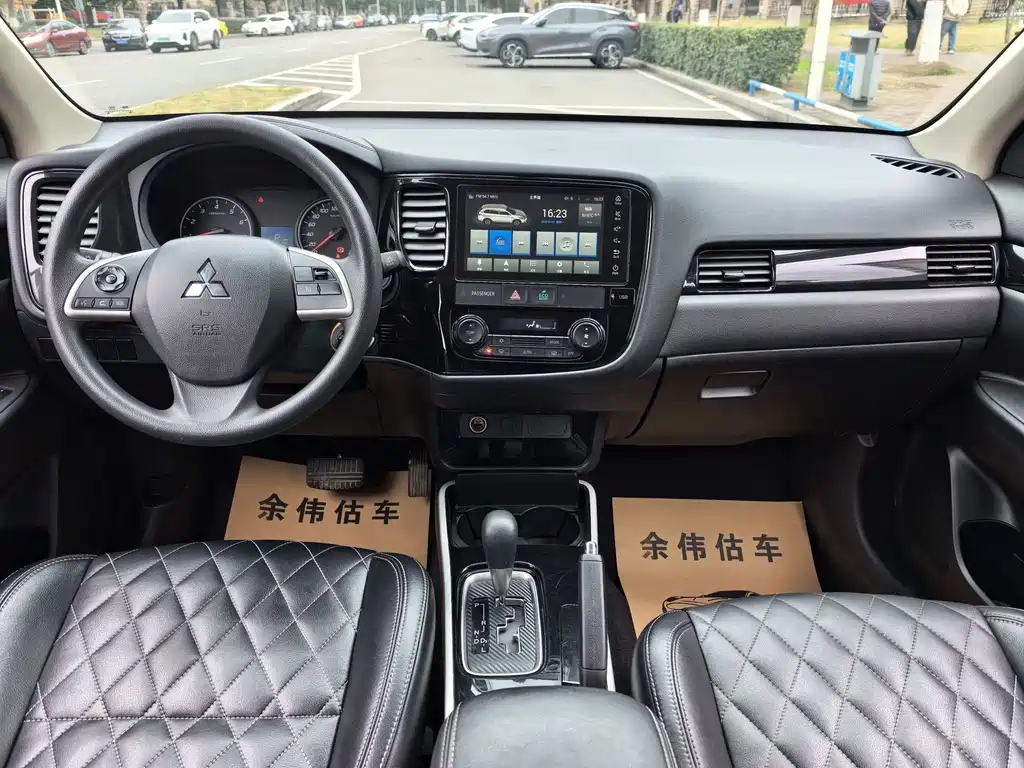 MITSUBISHI OUTLANDER