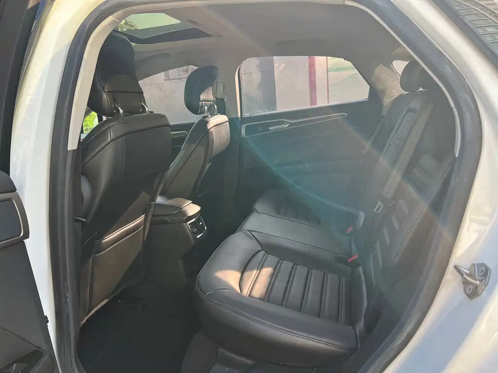 Ford Mondeo — миниатюра 8