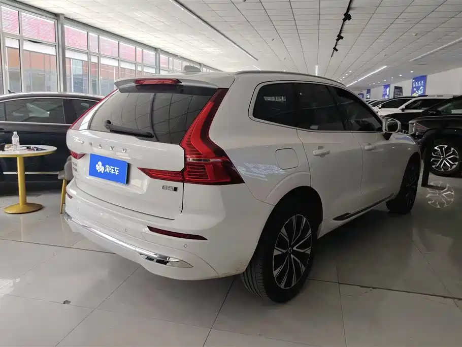 Volvo XC60 2025 B5 Luxury